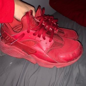 Nike Air Huaraches Red